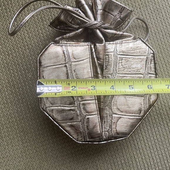 Vintage Gino gold metallic small leather bag - Picture 13 of 16